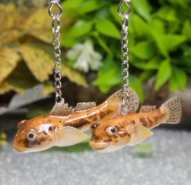 耳元で泳ぐ・マハゼのゆらゆらイヤーアクセ1枚目の画像