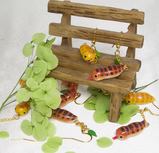 未確認生物・ツチノコちゃんのイヤーアクセサリー1枚目の画像