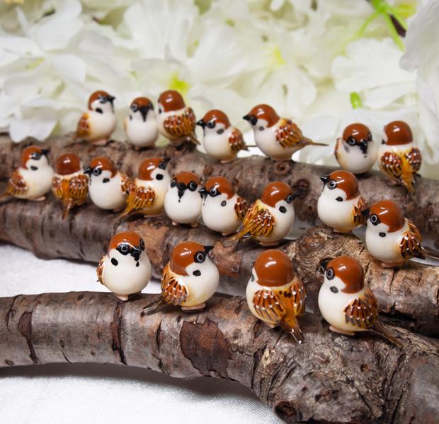 冬限定・ふっくらスズメのピアス・イヤリング1枚目の画像